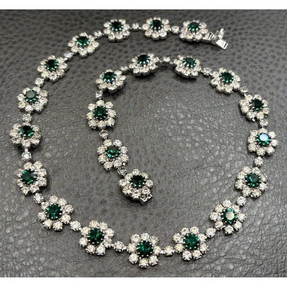 Estate Jewelry - Vintage Green Crystal Rhinestone Flower Cluster Choker Necklace Silver Tone 17"